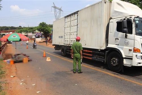 Bình Phước: Xe tải đâm vào xe máy khiến một người tử vong