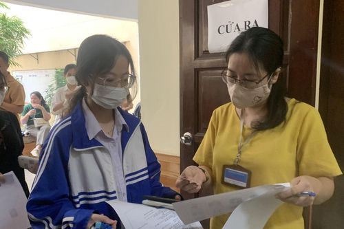 Thí sinh bước vào kỳ thi đánh giá năng lực của Trường Đại học Sư phạm Hà Nội
