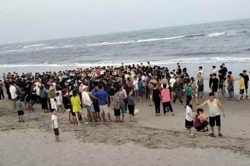 Đi tắm biển ở vùng sóng lớn, 2 nam thanh niên bị đuối nước tử vong
