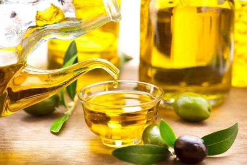 Những lợi ích của dầu ô liu đối với mái tóc