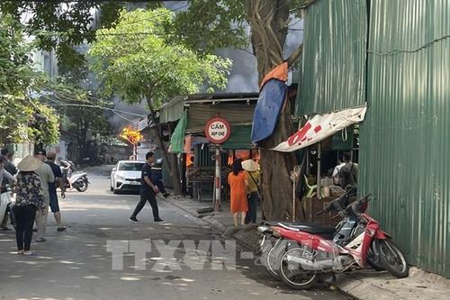 Hà Nội: Năm ô tô và hàng chục xe máy bị cháy tại điểm trông giữ
