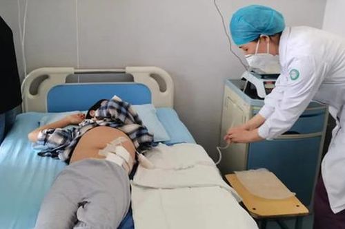 Bé trai 8 tuổi nhiễm độc niệu, buộc phải ghép thận chỉ vì mê loại đồ uống phổ biến