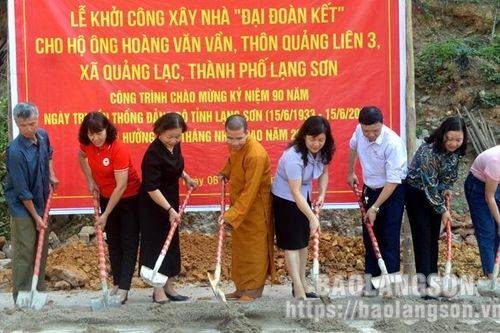Khởi công xây dựng nhà 'đại đoàn kết' cho hộ cận nghèo tại xã Quảng Lạc, thành phố Lạng Sơn