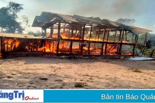 Đồn Biên phòng Thanh kịp thời hỗ trợ gia đình bị cháy nhà