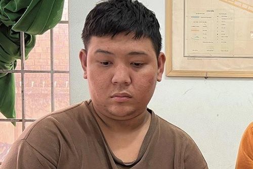 Khởi tố một thanh niên mang 02 khẩu súng và gần trăm viên đạn đi bán