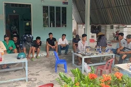 Triệt phá sới bạc ở cù lao, tạm giữ hơn 90 triệu đồng