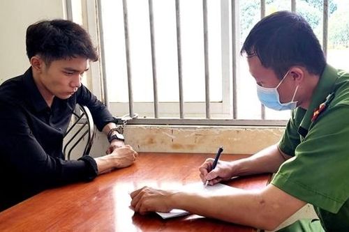 Giả khách mua hàng vào tiệm vàng để cướp giật