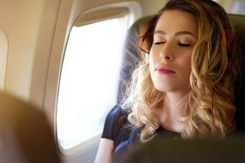 7 động tác yoga giảm đau lưng, mỏi cổ khi đi máy bay