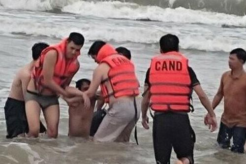 Cứu 3 người bị đuối nước, cán bộ, nhân viên Nhà nghỉ dưỡng Lăng Cô được Bộ Công an khen ngợi