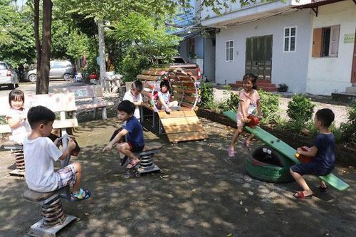 Bập bênh của tuổi thơ