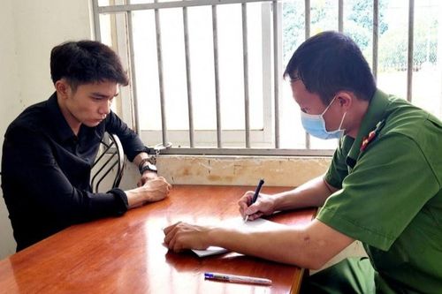Giả khách mua hàng vào tiệm vàng để cướp giật
