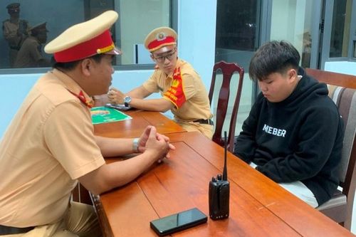 Nhóm thanh thiếu niên cất giấu nhiều hung khí tự chế