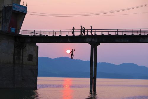 Đổ xô lên hồ Kẻ Gỗ giải nhiệt trong ngày nắng nóng
