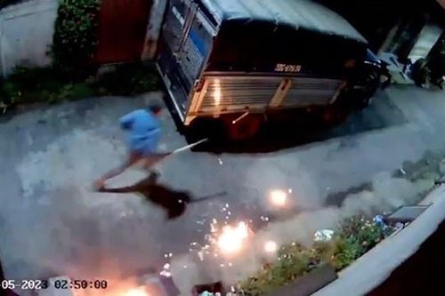 Ném bom xăng, đập phá ôtô giữa khuya tại Đồng Nai