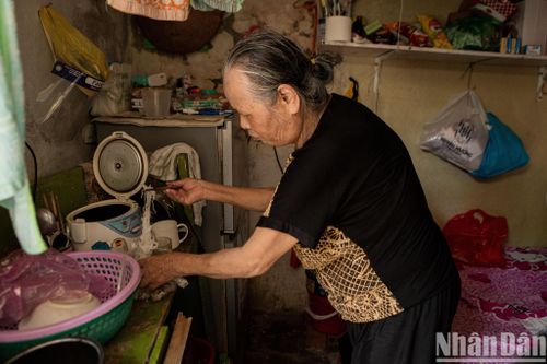 Xóm chạy thận nghèo gồng mình dưới cái nóng kỷ lục đầu mùa