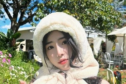 Ngắm nhan sắc cực xinh của bạn gái tiền đạo Nguyễn Quốc Việt