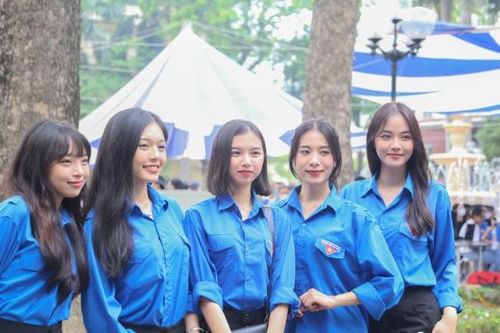 Ngắm nhìn nhan sắc dàn nữ sinh 'chiếm sóng' trong ngày hội tư vấn tuyển sinh AJC Open 2023