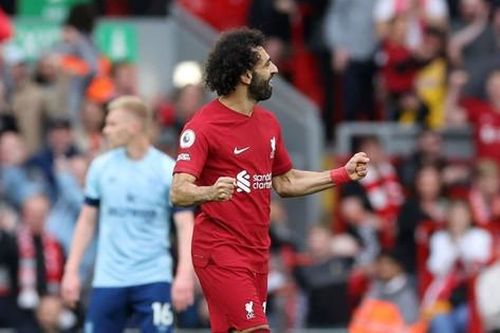 Thắng tối thiểu trước Brentford, Liverpool áp sát MU