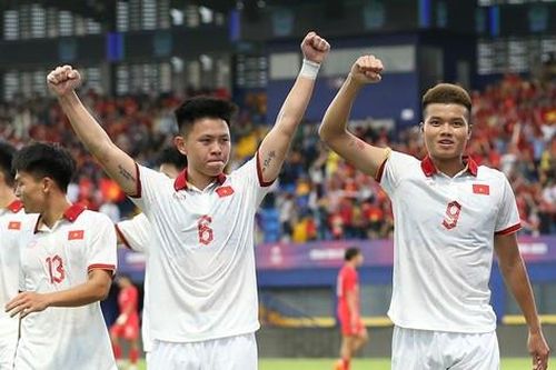 Cục diện bảng B SEA Games 32: U22 Việt Nam chiếm lợi thế lớn