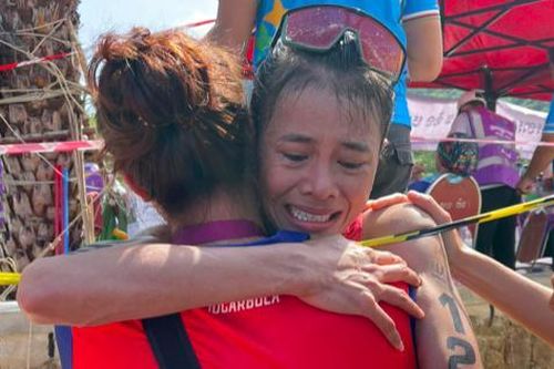 Phương Trinh bật khóc khi đổi màu huy chương SEA Games