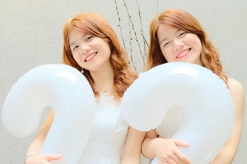 Chị em sinh đôi cùng tốt nghiệp xuất sắc ở Ngoại thương