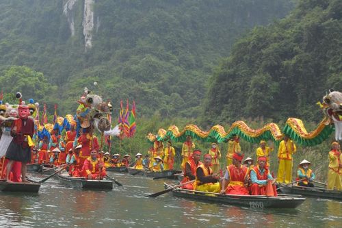 Danh thắng Tràng An mở hội