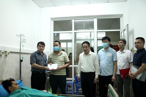 Thăm hỏi, động viên gia đình cô giáo vùng cao gặp nạn ở Hà Giang