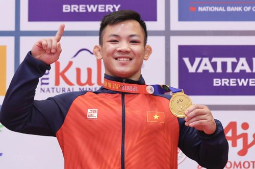 Võ sỹ Đào Hồng Sơn òa khóc sau khi bảo vệ thành công tấm HCV Jujitsu