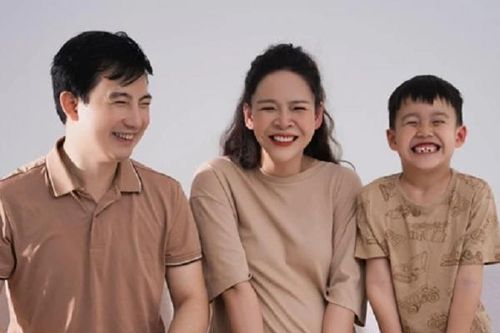 Cặp đôi 'vàng' trong làng giải trí Diễm Hương - Hồng Quang đón con thứ 2
