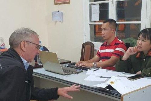 Nóng trong tuần: Dùng điện thoại lúc đi ăn, người phụ nữ ở Đà Lạt bị chồng ngoại quốc đâm chết