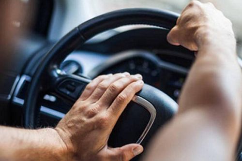 Vô lăng ô tô bị mòn, cách nào khắc phục?