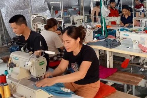 Mở rộng xưởng may tạo thêm việc làm cho phụ nữ trong thôn