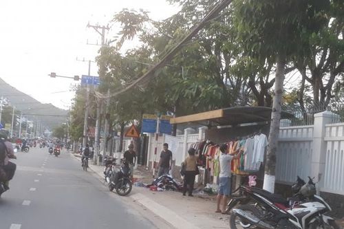 Nhà chờ xe buýt bị chiếm dụng
