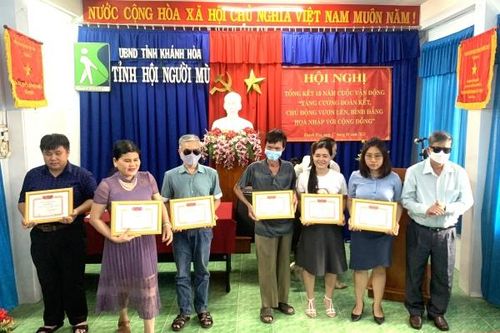 Giúp người khiếm thị hòa nhập cộng đồng