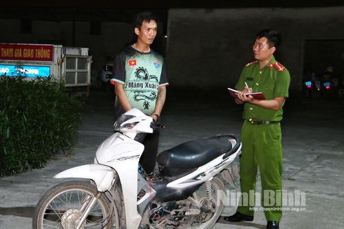 Bắt đối tượng cướp giật tài sản của du khách nước ngoài