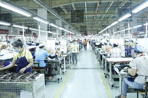 Công nhân có thể ứng trước lương lúc khó khăn đột xuất