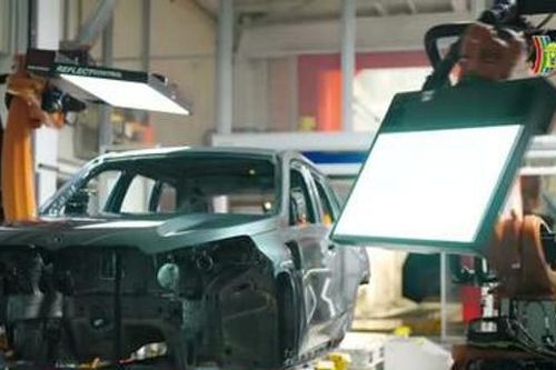 BMW là hãng đầu tiên áp dụng AI trong sơn xe