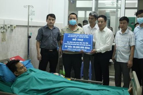 Quỹ Khuyến học – Khuyến tài tỉnh Hà Giang hỗ trợ gia đình cô giáo vùng cao Mai Thị Yến bị tai nạn