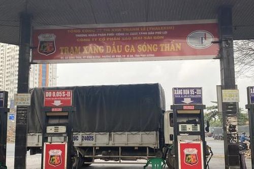 Trong thời gian ngắn, hàng ngàn người dân bị lừa dối, mua hơn 1 vạn lít xăng không đạt chất lượng