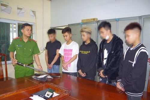 Cảnh báo 'thú vui' manh động, vi phạm pháp luật nghiêm trọng của trẻ mới lớn