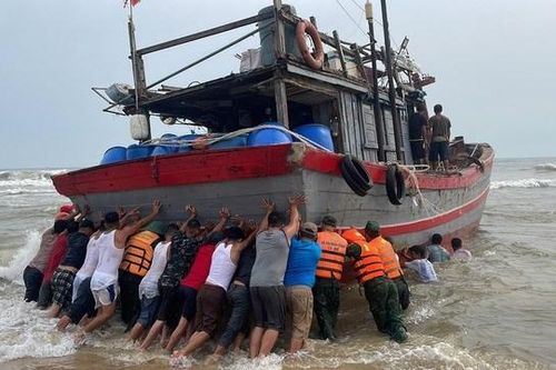 Dông lốc, 3 người chết và mất tích