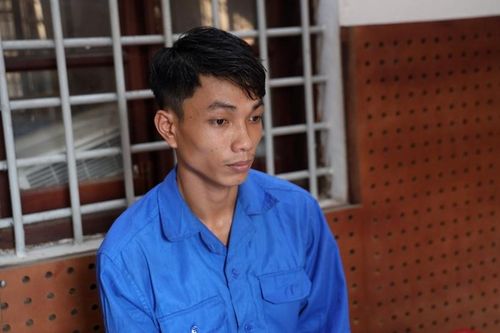 Bị cấm đi khỏi nơi cư trú, chở vợ về thăm ngoại rồi gây thêm án