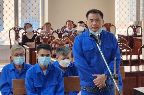 Lời khai chủ doanh nghiệp chi tiền chuyển công tác giám đốc công an