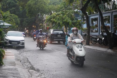 TP.HCM đón mưa giải nhiệt sau nắng nóng nhất năm