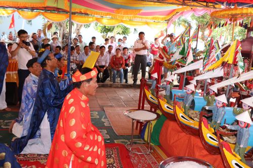 Lý Sơn hút khách bằng nét riêng