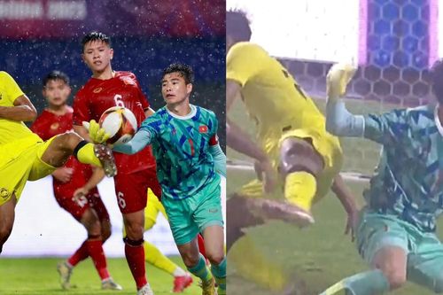 Cận cảnh cầu thủ Malaysia phạm lỗi với Văn Chuẩn, U22 Việt Nam nhận bàn thua oan ức