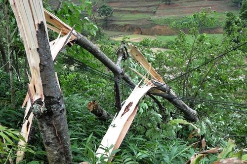 Mưa đá, lốc xoáy gây hư hỏng nhà ở và hoa màu ở huyện Si Ma Cai