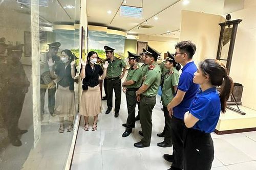 Nhiều hoạt động nhân kỷ niệm 65 năm ngày truyền thống lực lượng An ninh chính trị nội bộ
