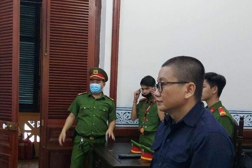 Cựu cán bộ công an giả mạo hồ sơ lãnh 7 năm 6 tháng tù