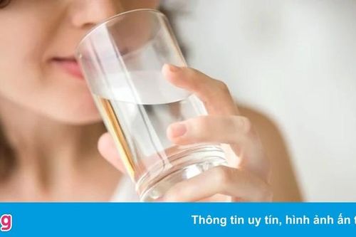 5 khung giờ uống nước này chị em nên nhớ để da đẹp